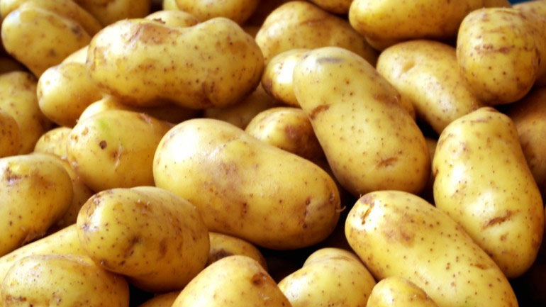 Δέσμευση 2,2 τόνων πατάτας χωρίς… ταυτότητα στον Πειραιά