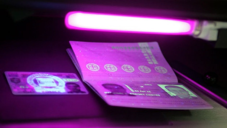 Τούρκος με πλαστό διαβατήριο συνελήφθη στον διεθνή αερολιμένα Λάρνακας