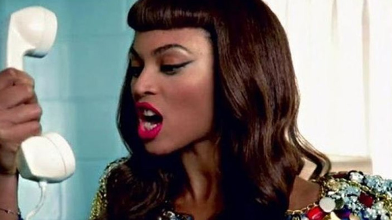 Πώς απαντούν τα ζώδια όταν χτυπάει το τηλέφωνο;