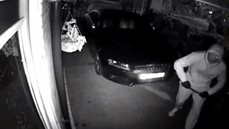 Μασκοφόροι με ξύλινα ρόπαλα έσπειραν τον τρόμο στη Λάρνακα