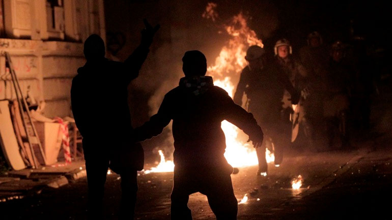 Ένταση και μολότοφ στην Πατησίων