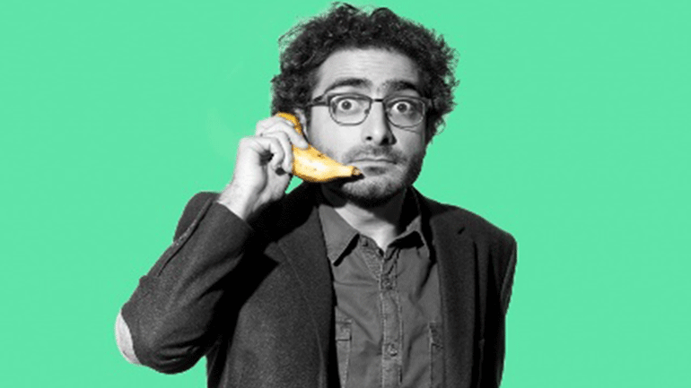 Λάμπρος Φισφής – «Δες το Θετικό + Mωρό» στο Θέατρο Ακροπόλ