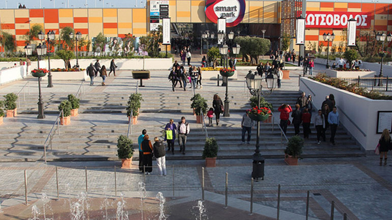 Tηλεφώνημα για βόμβα σε εμπορικό κέντρο στα Σπάτα
