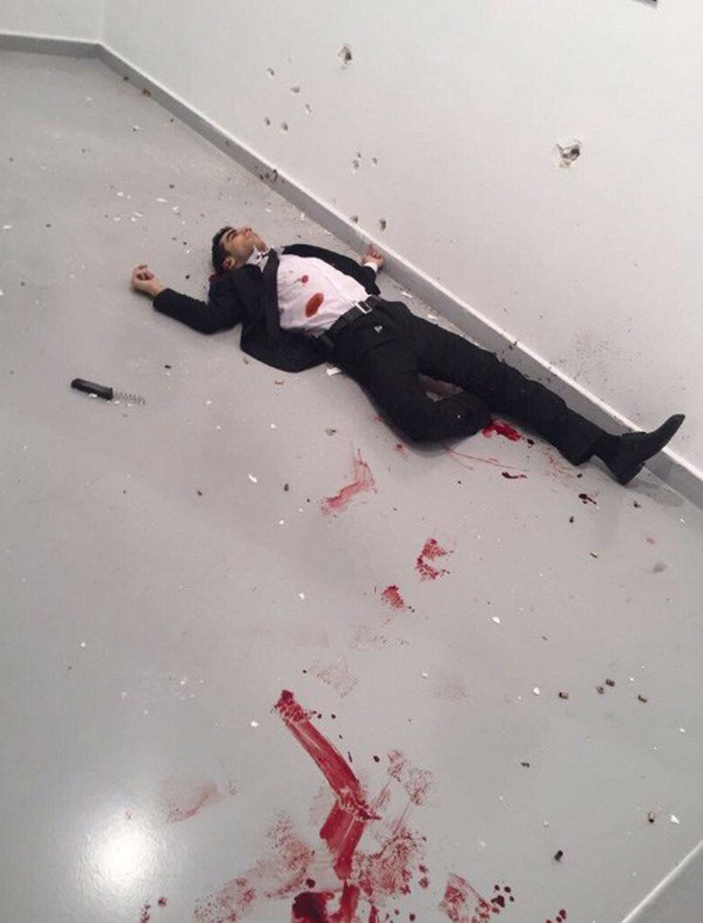 Ο δράστης νεκρός, από σφαίρες... συναδέλφων του