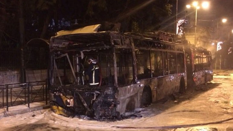 Μήνυμα Καμίνη για τον εμπρησμό τρόλεϊ: «Η υπομονή της πόλης εξαντλήθηκε»