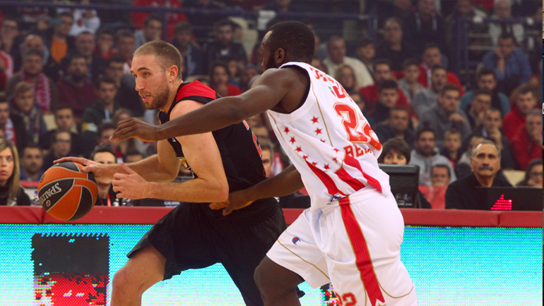 Άνετα ο Ολυμπιακός, 73-65 τον Ερυθρό Αστέρα Άνετα ο Ολυμπιακός, 73-65 τον Ερυθρό Αστέρα