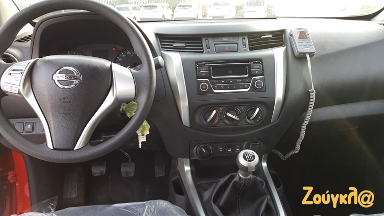 Το εσωτερικό του πυροσβεστικού οχήματος...