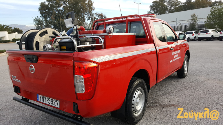 Navara με όλο τον εξοπλισμό ενός πυροσβεστικού οχήματος και έτοιμο να επέμβει....