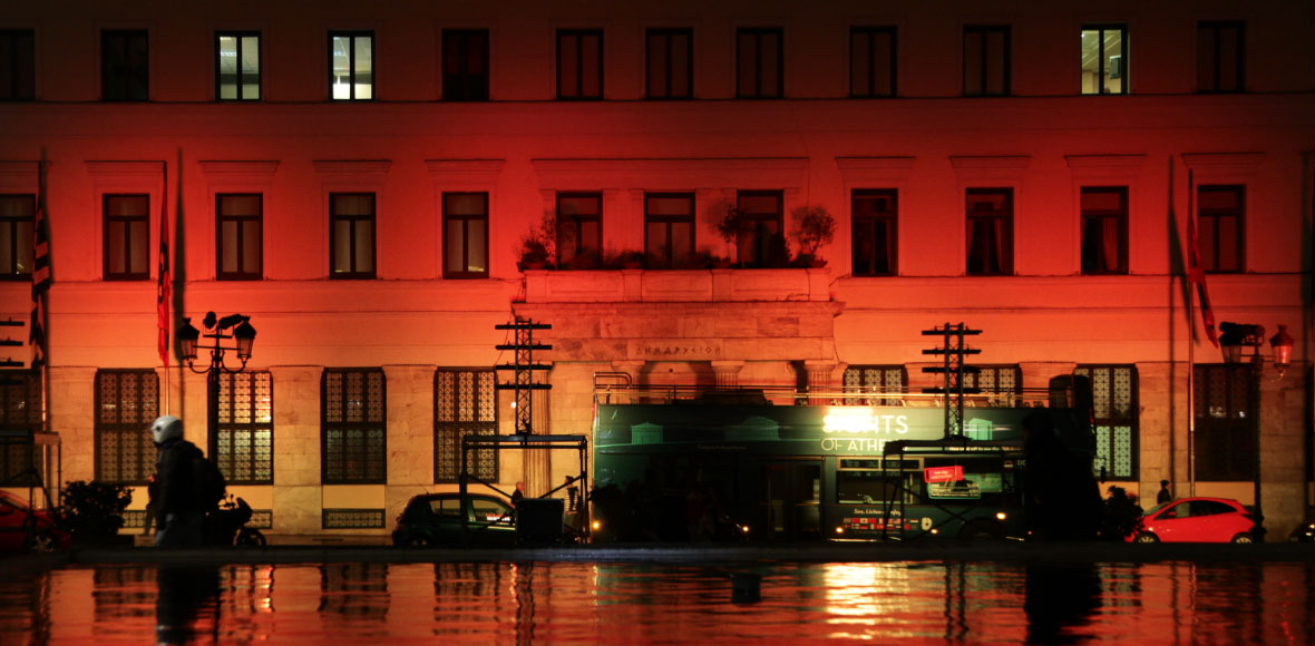 Στα χρώματα της γερμανικής σημαίας το δημαρχείο Αθηνών