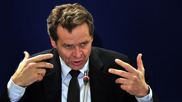 Επιμένει για συντάξεις-αφορολόγητο ο Πολ Τόμσεν