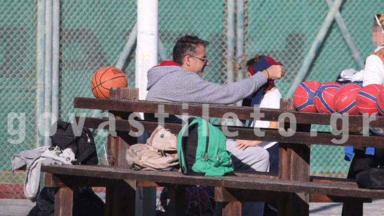 Ο Γιώργος Λιάγκας στο γήπεδο με τον γιο του