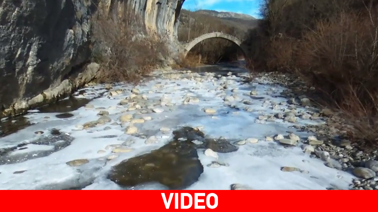 Πάγωσαν οι παραπόταμοι του Βίκου
