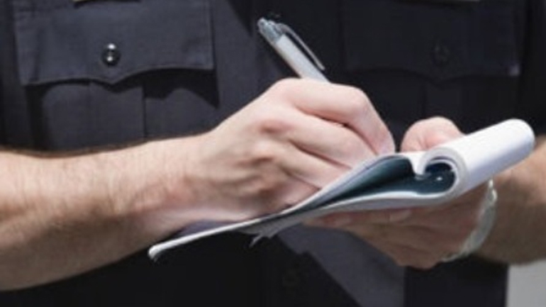 Δέσμευση ξιδιού σε επιχείρηση ειδών διατροφής του Πειραιά