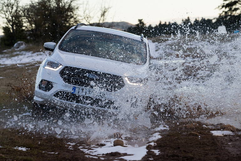 Τα... σπάει με το νέο Kuga η Ford!