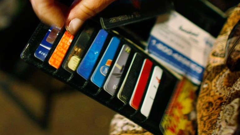 Εξαιρούνται από τη χρήση πλαστικού χρήματος οι πολίτες με ποσοστό αναπηρίας 80% και άνω