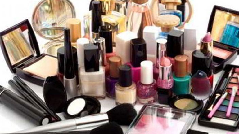 Αυτά είναι τα καλλυντικά που πρέπει να πετάξετε τώρα από το νεσεσέρ σας