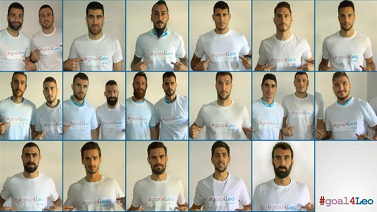 Οι διεθνείς δίπλα στον Λεωνίδα