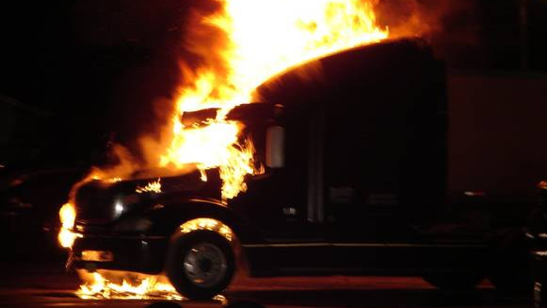 «Λαμπάδιασε» νταλίκα στην Εθνική Οδό Πατρών-Πύργου