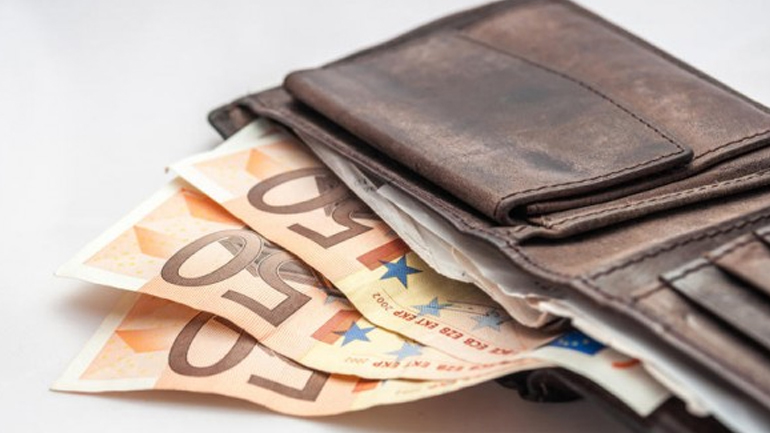 Κατερίνη: Βρήκε πορτοφόλι με 400 ευρώ και το παρέδωσε στην αστυνομία