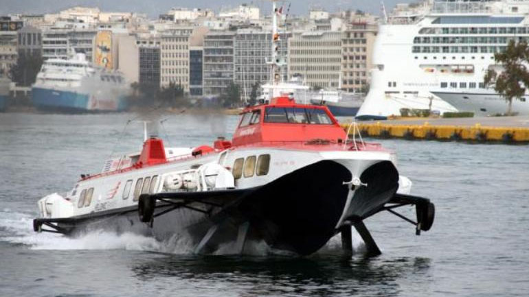 Μηχανική βλάβη σε υδροπτέρυγο στο λιμάνι του Πειραιά