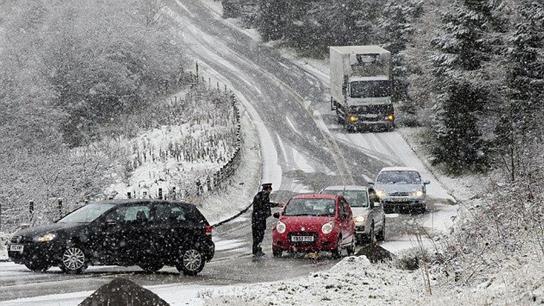 Κρήτη: Παρέα τεσσάρων ατόμων εγκλωβίστηκε στα χιόνια