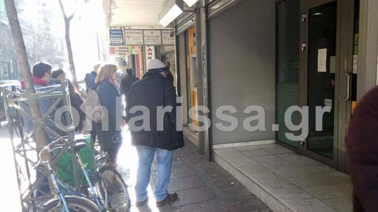 Λάρισα: Πελάτες τράπεζας ακινητοποίησαν τον ληστή!