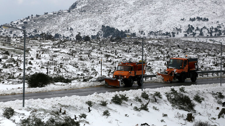 Κλειστή η περιφερειακή Πεντέλης-Νέας Μάκρης – Με αλυσίδες η κυκλοφορία στη Λ. Πάρνηθος Κλειστή η περιφερειακή Πεντέλης-Νέας Μάκρης – Με αλυσίδες η κυκλοφορία στη Λ. Πάρνηθος