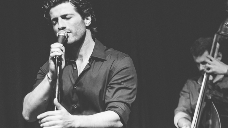 Ο Όθωνας Μεταξάς στη σκηνή του Passport Κεραμεικός – Upstairs