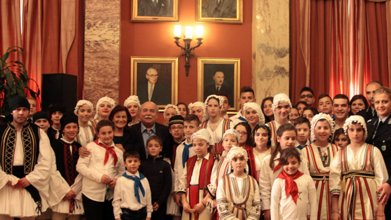 Τα κάλαντα στον Πρόεδρο της Βουλής