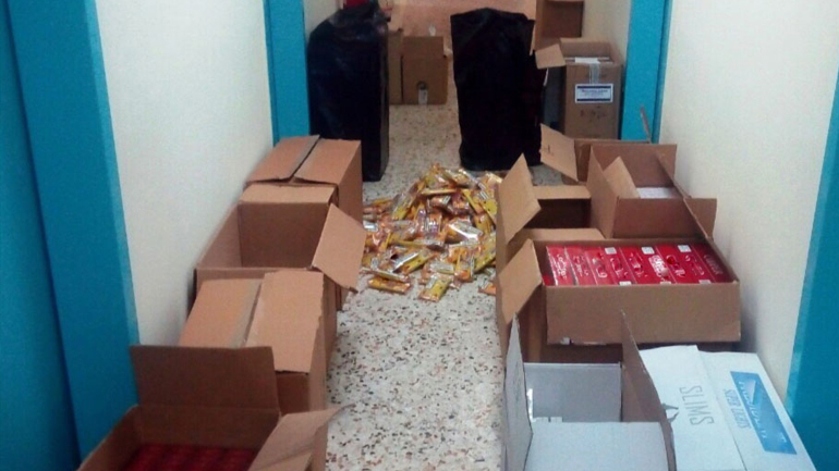 Είχαν στις… τσάντες τους χιλιάδες πακέτα τσιγάρων και λαθραίου καπνού