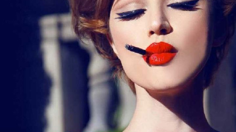 Η beauty editor του govastileto.gr σας παρουσιάζει το γιορτινό μακιγιάζ της «τε-bellas»