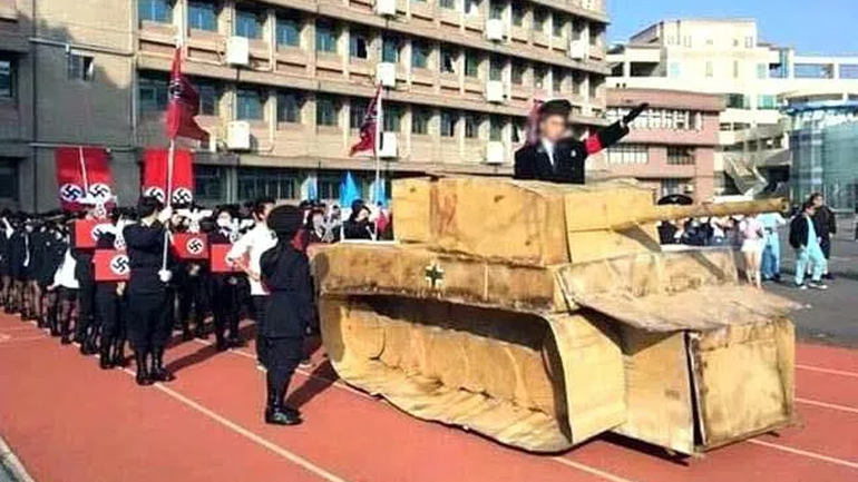 Ταϊβάν: Μαθητές παρέλασαν ντυμένοι με στολές των Ναζί