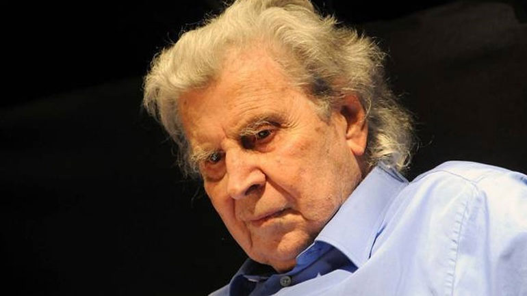 Μίκης Θεοδωράκης: «Η παρούσα κυβέρνηση μας έχει οδηγήσει στο χείλος του γκρεμού»