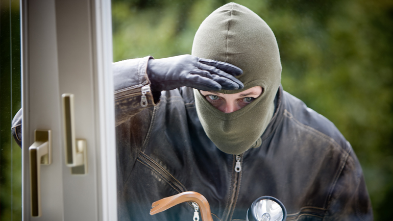 «Ματωμένα» Χριστούγεννα για 52χρονο στα Ιωάννινα – Τον χτύπησαν μέσα στο σπίτι του