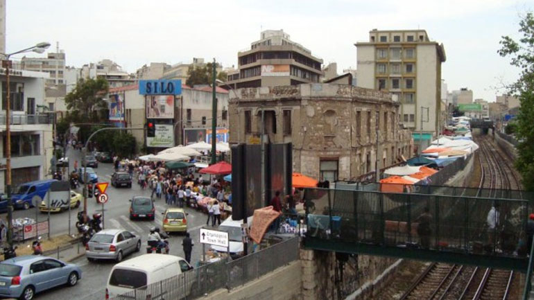 Αντιδράσεις για το παζάρι την παραμονή των Χριστουγέννων στον Πειραιά