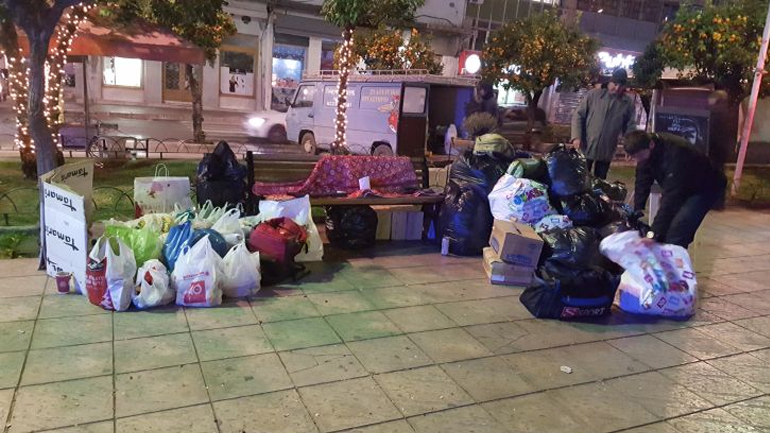 Λαμία: Συγκέντρωσαν τρόφιμα και ρούχα για τους άστεγους