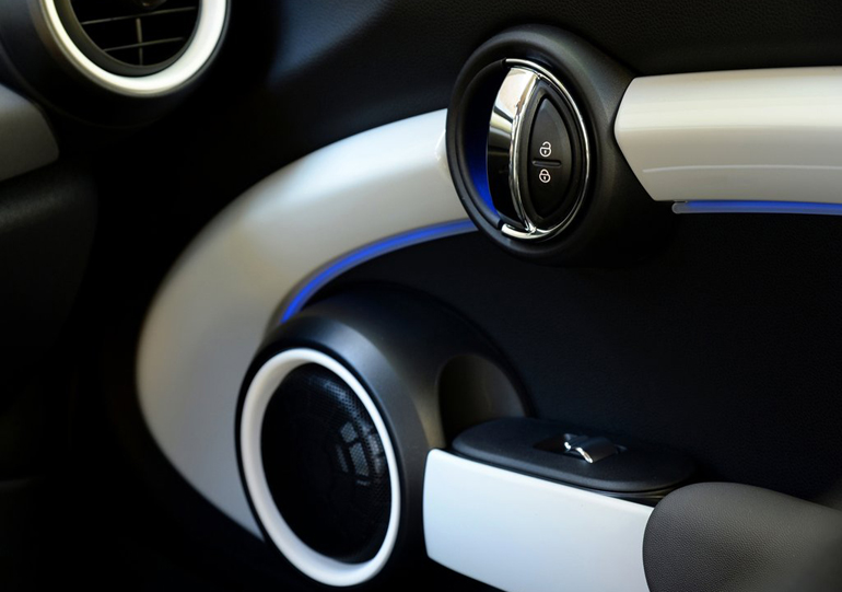 Οι κρυφοί φωτισμοί δίνουν άλλον αέρα στην καμπίνα των επιβατών...