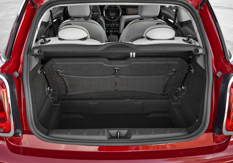 Ο χώρος αποσκευών είναι αρκετά ικανοποιητικός και με διπλό πάτωμα...