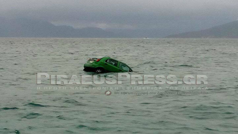 Αυτοκίνητο έπεσε στο Λιμάνι της Αίγινας !