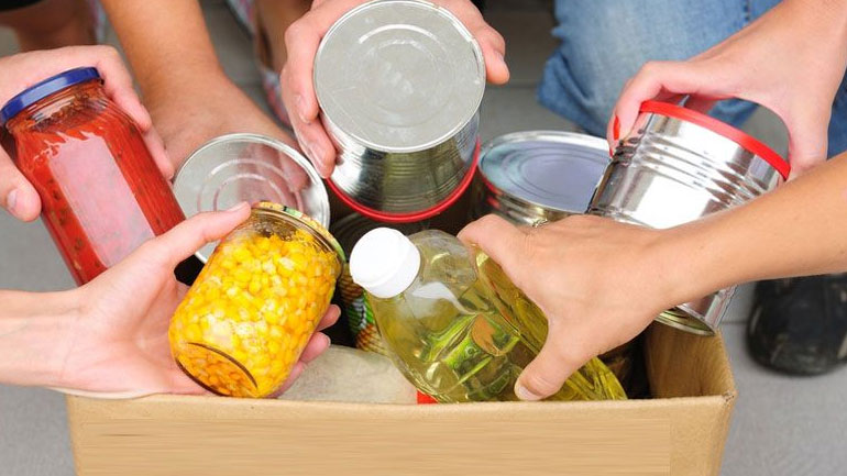 Ηράκλειο: Συγκέντρωση τροφίμων σε σημεία της πόλης