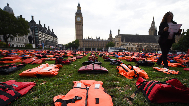 Βρετανία: Ασυνόδευτοι ανήλικοι μετανάστες προσέφυγαν στη δικαιοσύνη εναντίον της υπ. Εσωτερικών