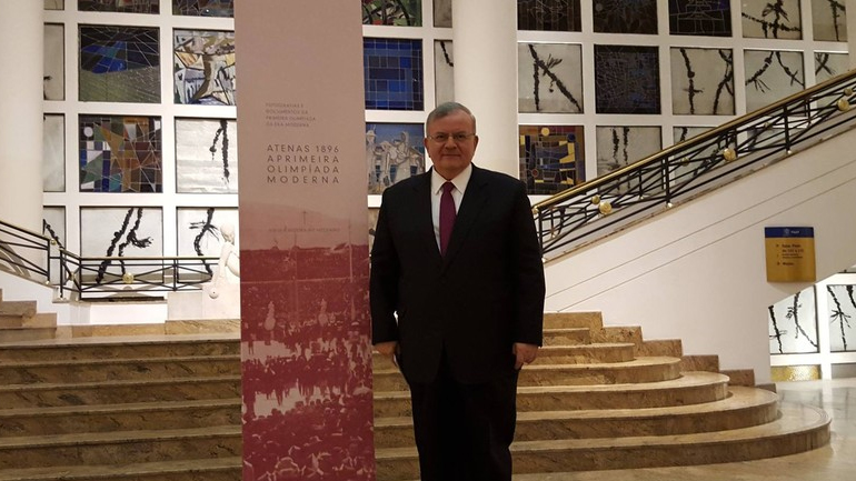 Χάθηκαν τα ίχνη Έλληνα πρέσβη Χάθηκαν τα ίχνη Έλληνα πρέσβη