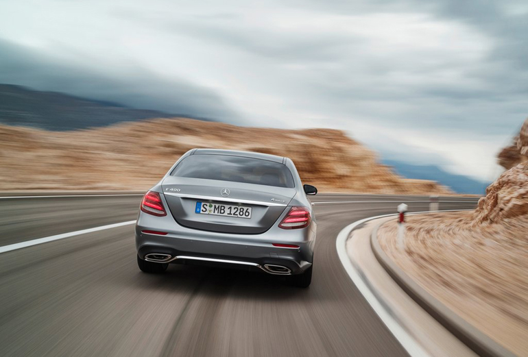 Απολαυστική στην οδήγηση...