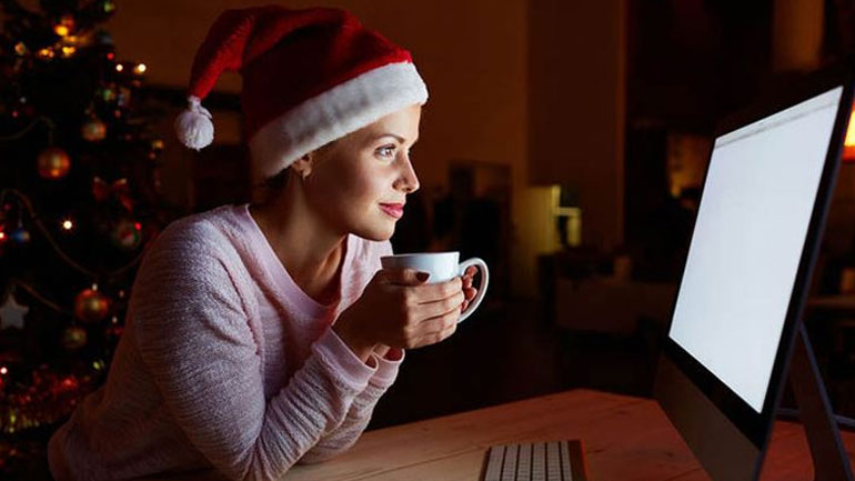 Γιατί πρέπει να αποφεύγετε τα social media τις ημέρες των γιορτών