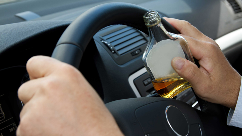 Ένα στα τρία δυστυχήματα οφείλεται στο αλκοόλ
