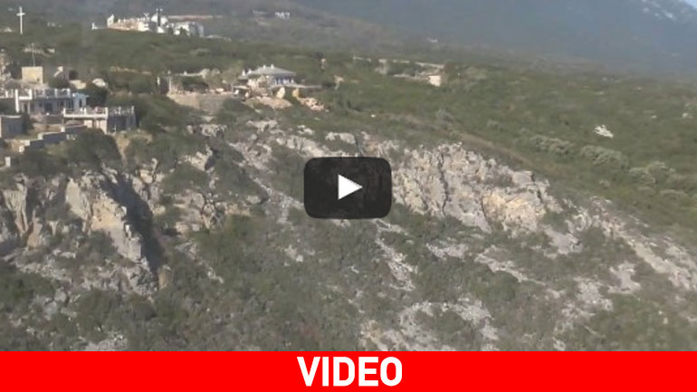 Ελικόπτερο της 1ης Ταξιαρχίας Αεροπορίας Στρατού πάνω από το Άγιον Όρος