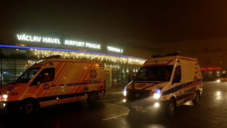 Τσεχία: Συνελήφθη Πολωνός στο αεροδρόμιο της Πράγας που απείλησε να πυροδοτήσει βόμβα σε πτήση