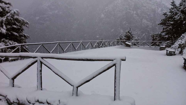 Κρήτη: Δύο μέτρα το χιόνι στον Ομαλό