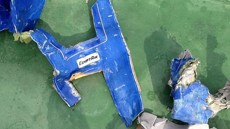 Οι αρχές της Αιγύπτου επιστρέφουν στις οικογένειες τις σορούς των θυμάτων της πτήσης MS804