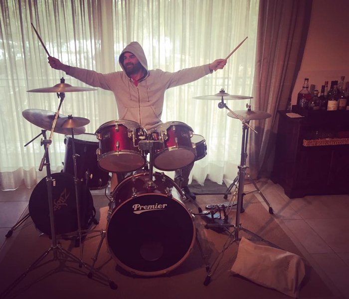 Και νταμπα ντούμπα, και ντάμπα ντούμπα μας άφησε και αυτή η χρονιά με... κωλοτούμπα!!!